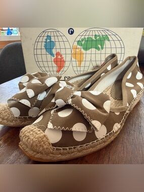 Ras Ran and White Polka Dot Bow Espadrilles